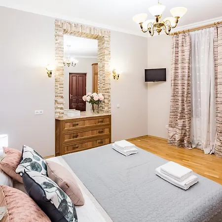 High Castle Apartment *